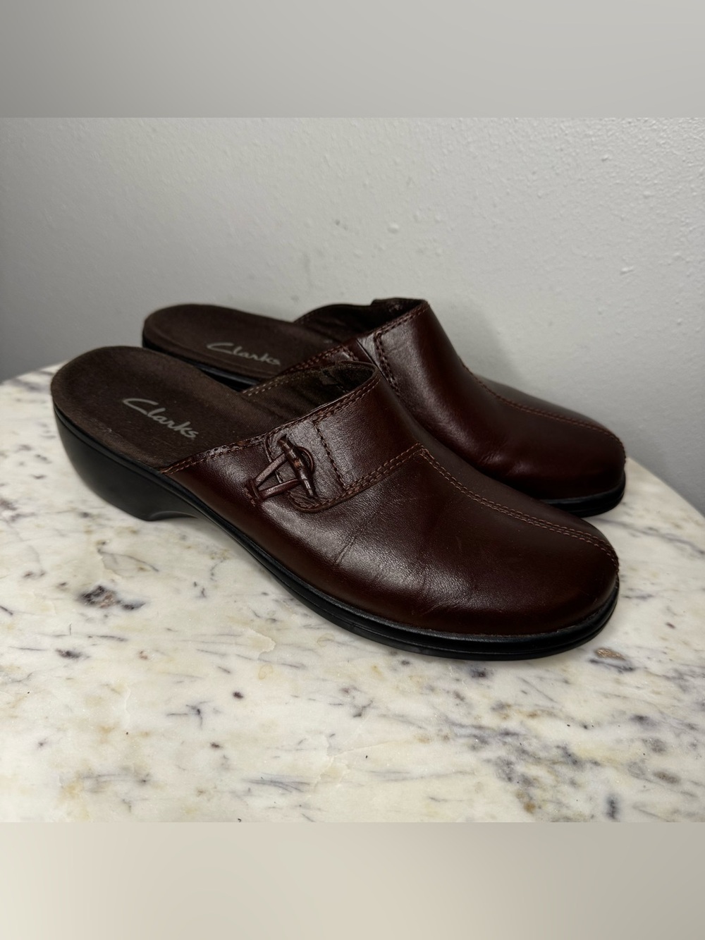 Clarks Mules Size 7 M Brown Leather
Heels shoes comfort